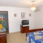 Appartement d\'une chambre avec jacuzzi terrasse et wifi a Sainte Anne a 1 km de la plage