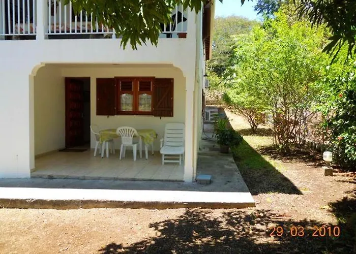 Appartement d\'une chambre avec jacuzzi terrasse et wifi a Sainte Anne a 1 km de la plage