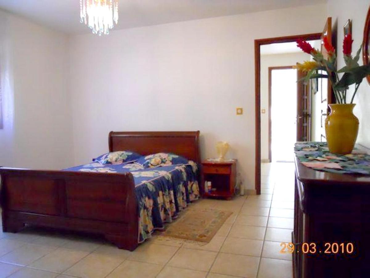 Appartement D'une Chambre Avec Jacuzzi Terrasse Et Wifi A Anne A 1 Km De La Plage Sainte-Anne (Grande-Terre)