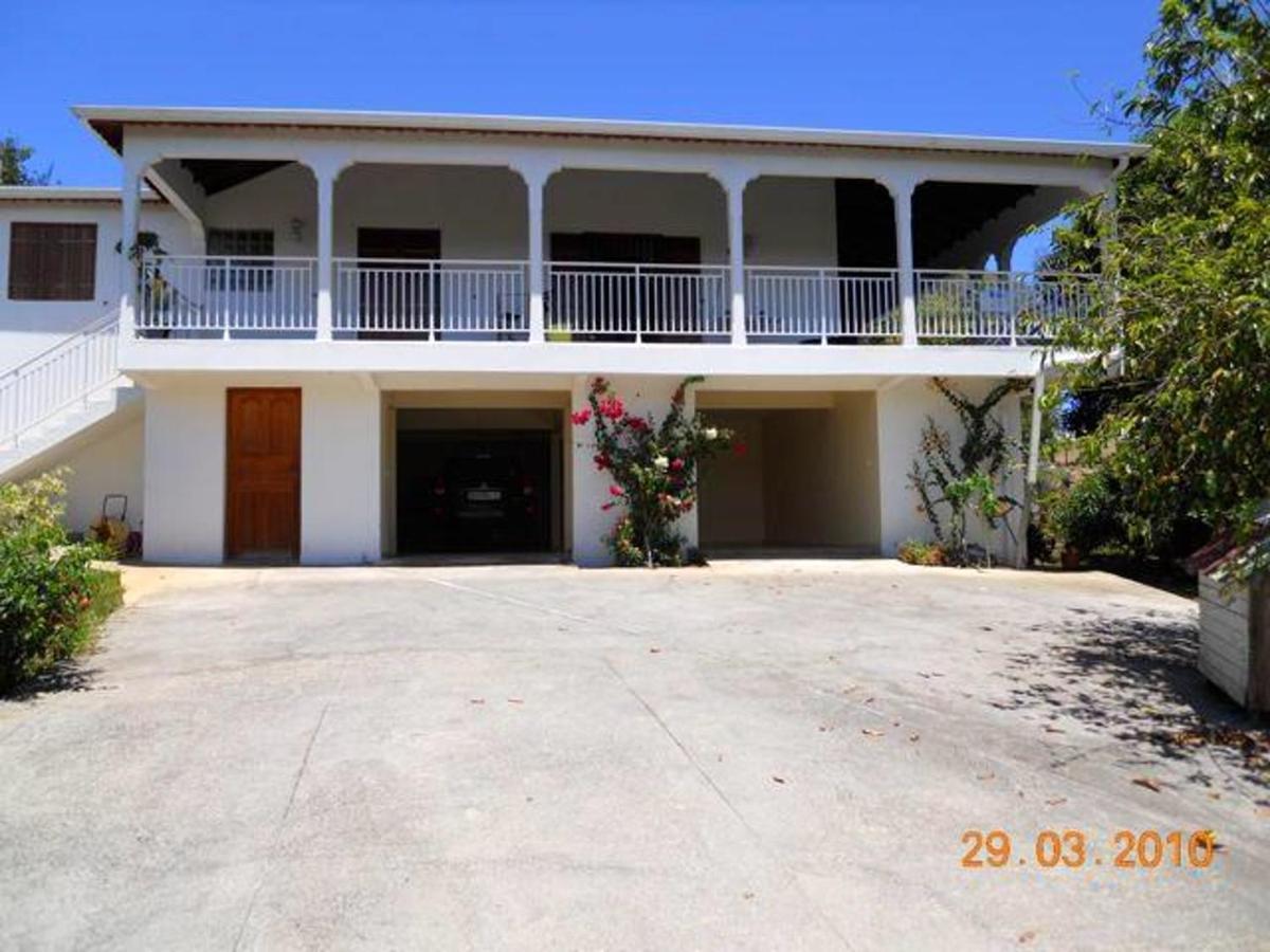 Appartement D'une Chambre Avec Jacuzzi Terrasse Et Wifi A Anne A 1 Km De La Plage Sainte-Anne (Grande-Terre)