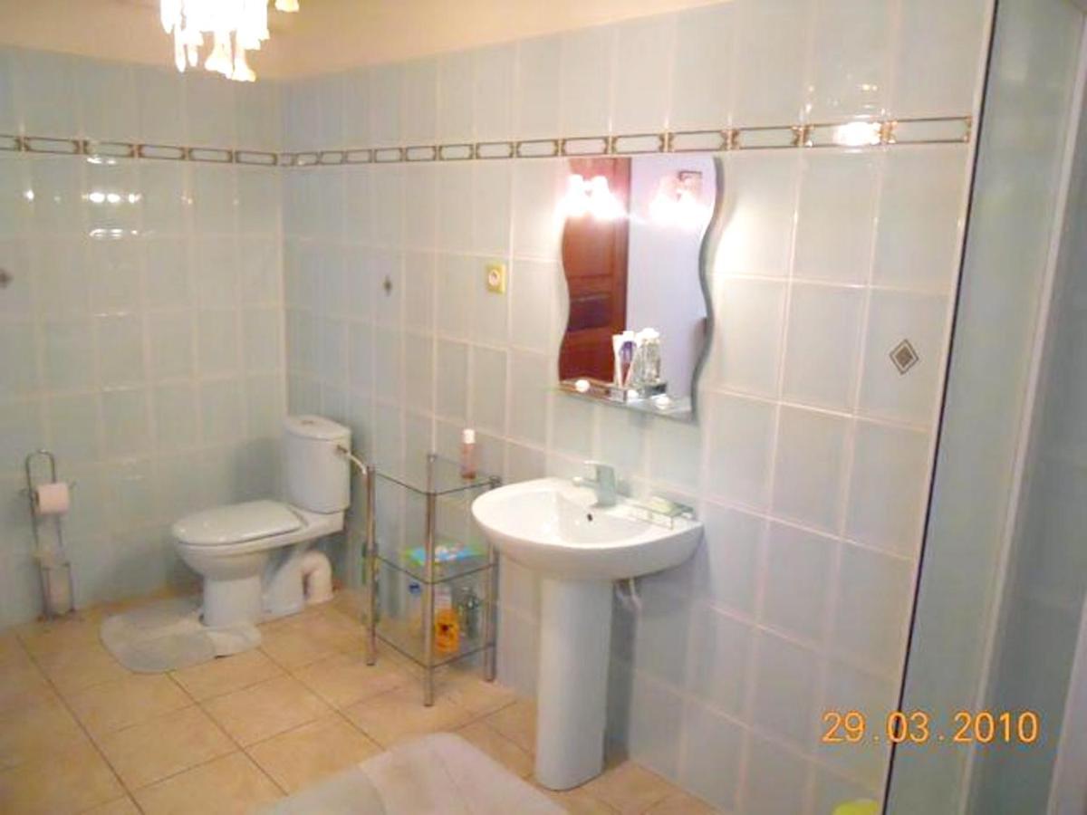 D'une Chambre Avec Jacuzzi Terrasse Et Wifi A Anne A 1 Km De La Plage Sainte-Anne (Grande-Terre)