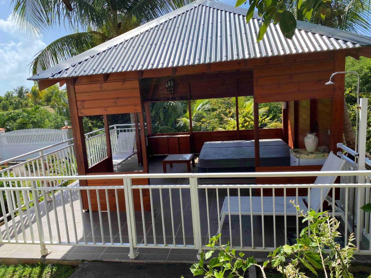 D'une Chambre Avec Jacuzzi Terrasse Et Wifi A Anne A 1 Km De La Plage Sainte-Anne (Grande-Terre)